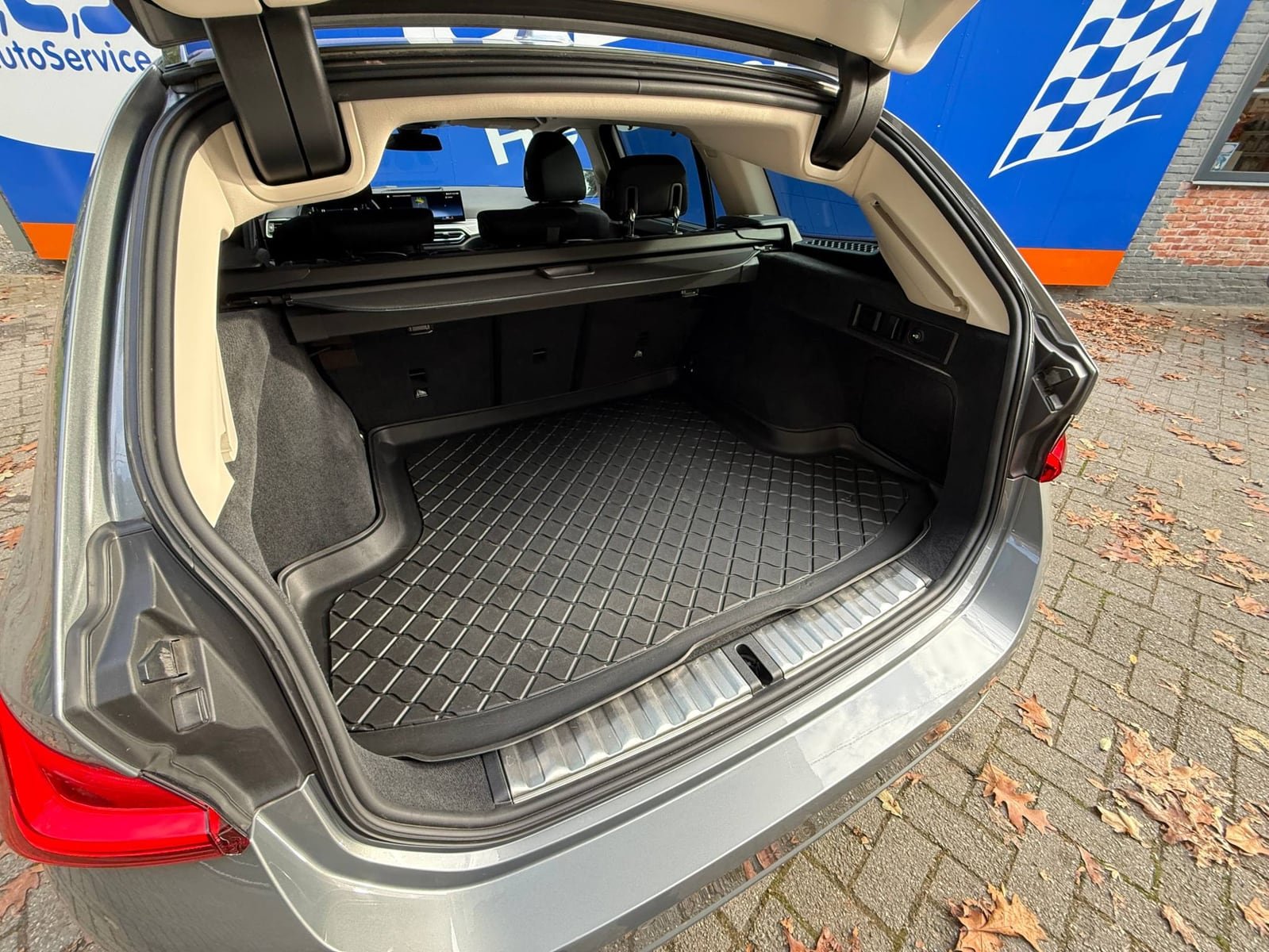 BMW 318i, foto 12